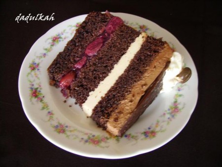 Korpus kakaový, višňové želé, mascarpone svetlá plnka, mascarpone čokoládová plnka